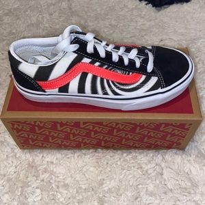 Swirl black fiery coral Vans